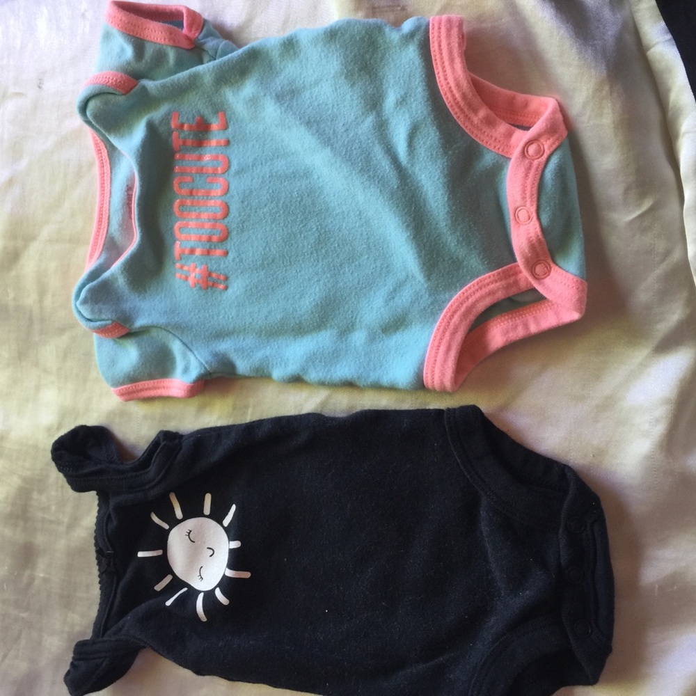 10 pieces of newborn clothes for $6
